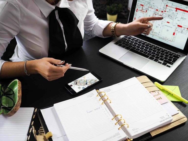 architect-businesswoman-composition-313691 (1)